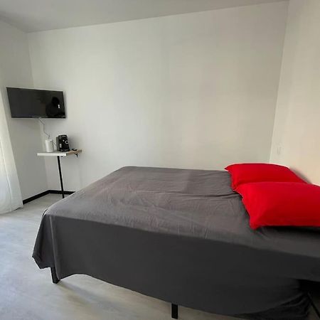 Studio A2 18M2 Cosy 5Minutes Gare Parking Gratuit Rue De La Mure Roanne Exteriör bild