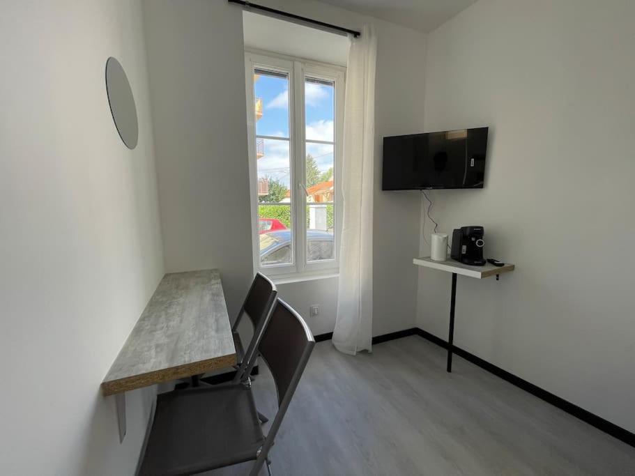 Studio A2 18M2 Cosy 5Minutes Gare Parking Gratuit Rue De La Mure Roanne Exteriör bild