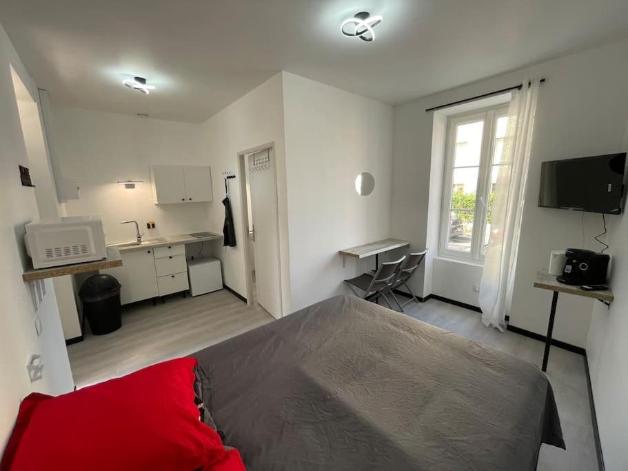 Studio A2 18M2 Cosy 5Minutes Gare Parking Gratuit Rue De La Mure Roanne Exteriör bild